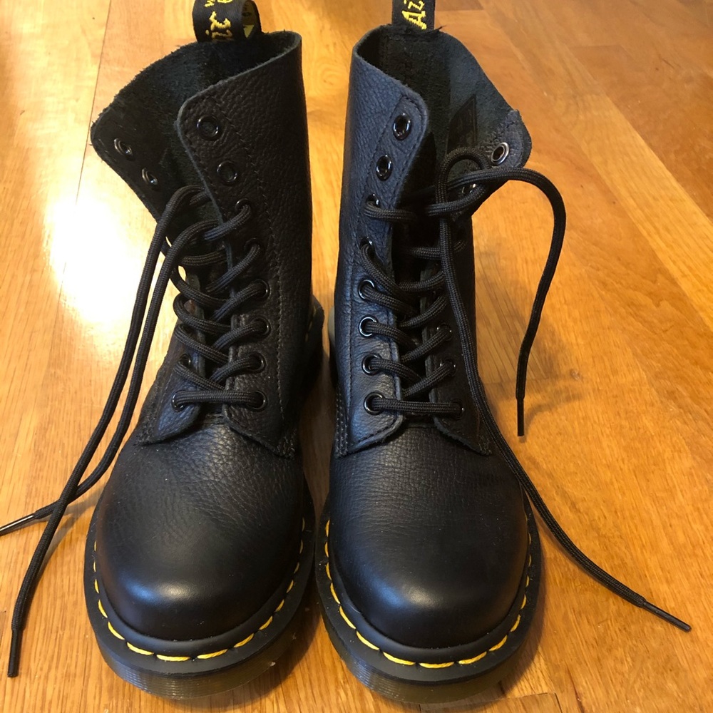 Dr. Martens 1460 lace up boot